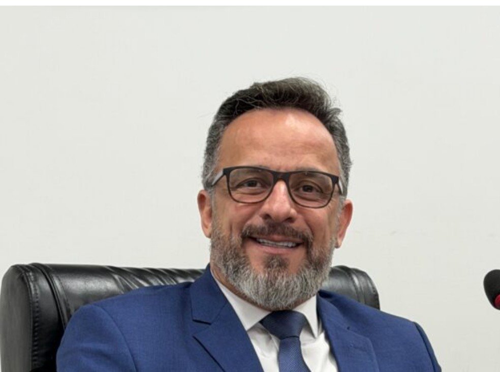 PRESIDENTE DA CÂMARA DE SANTA ISABEL, ANDERSON CUECA, CHAMA CHINCHILLA DE “MENTIROSO E INGRATO”